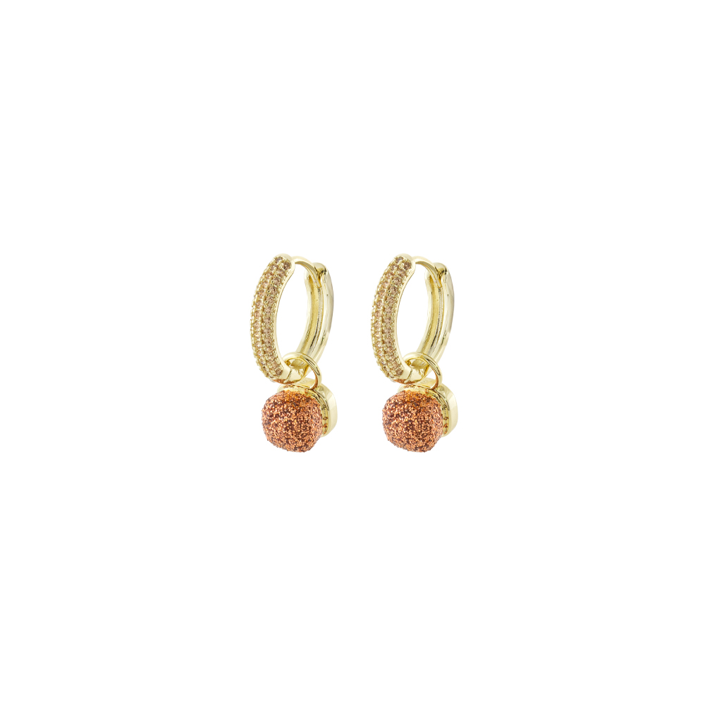 03L15-01739 Σκουλαρίκια Candy Festive μεταλλικά επίχρυσα κρικάκια με καφέ glitter και λευκά ζιργκόν - Image 1