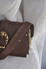 Briana Δερμάτινη Τσάντα ώμου - Chocolate Suede - Image 4